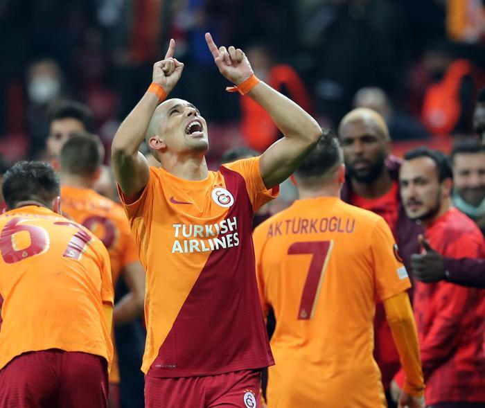 Fanatik yazarları Galatasarayın Lokomotiv Moskova beraberliğini yazdı