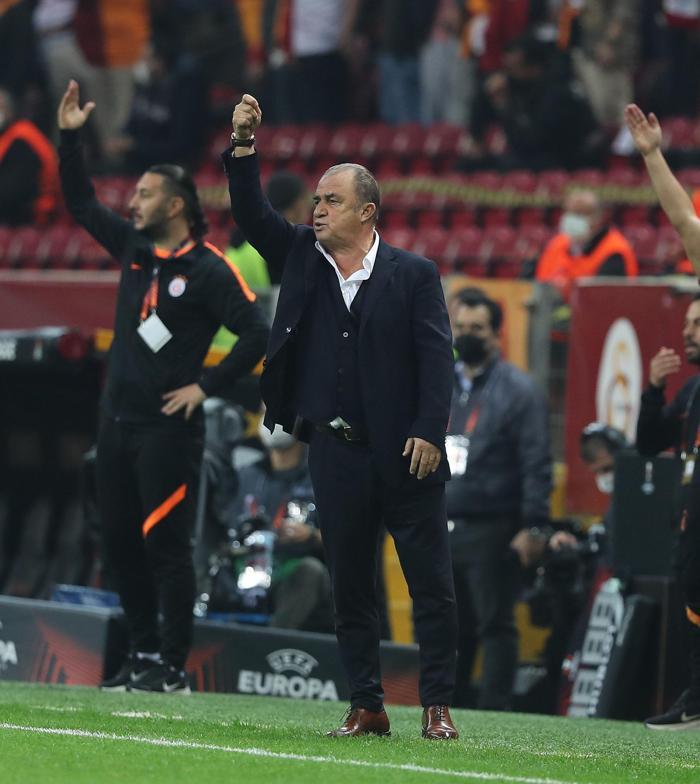 Fanatik yazarları Galatasarayın Lokomotiv Moskova beraberliğini yazdı