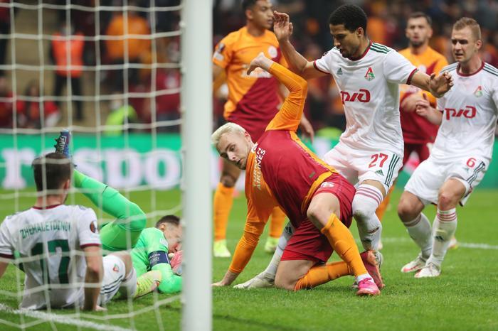 Fanatik yazarları Galatasarayın Lokomotiv Moskova beraberliğini yazdı