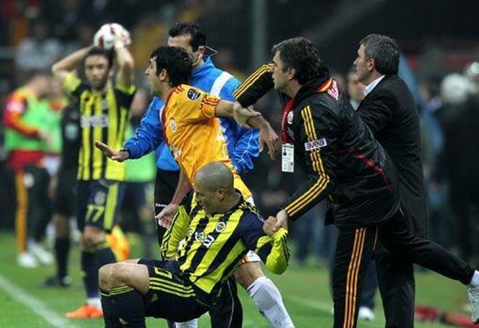 İNTERNETTE DERBİ GEYİKLERİ