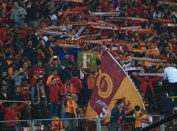 Galatasaraylı taraftarlardan Latoleviciye tepki