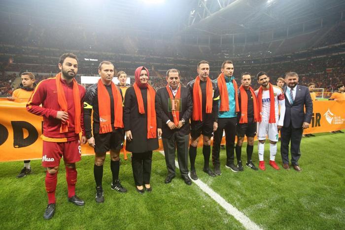 Galatasaraylı taraftarlardan Latoleviciye tepki