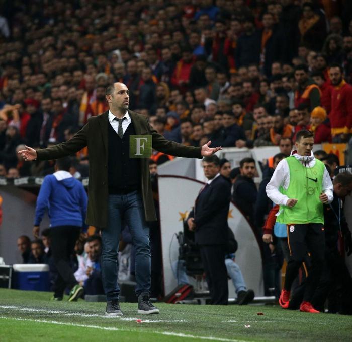 Galatasaraylı taraftarlardan Latoleviciye tepki