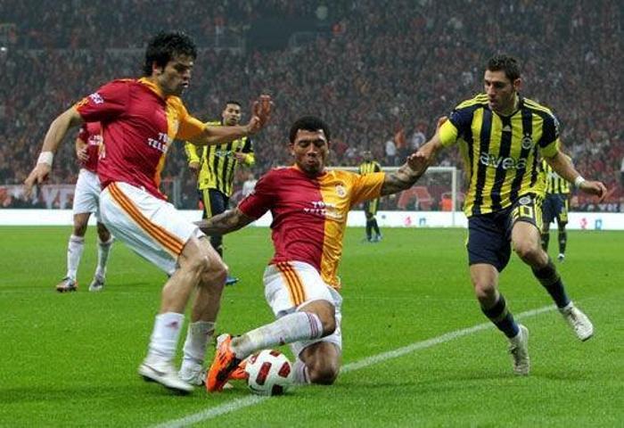 İNTERNETTE DERBİ GEYİKLERİ