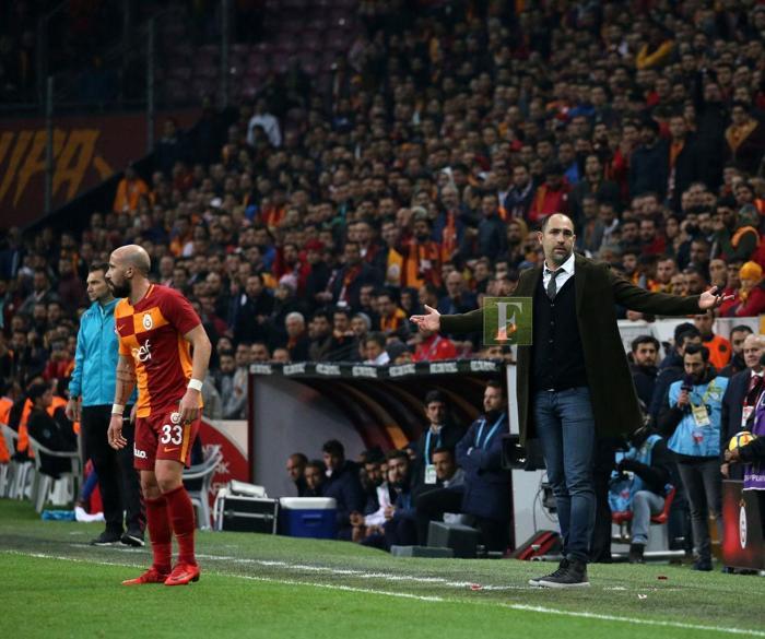 Galatasaraylı taraftarlardan Latoleviciye tepki