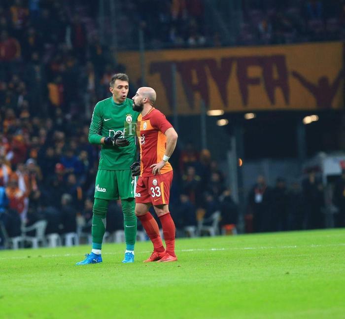 Galatasaraylı taraftarlardan Latoleviciye tepki