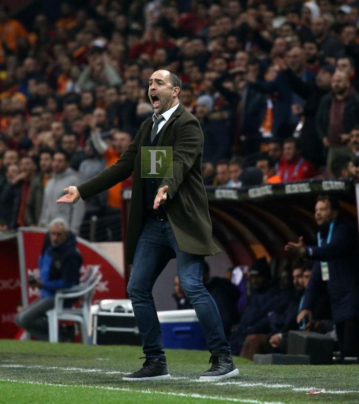 Galatasaraylı taraftarlardan Latoleviciye tepki
