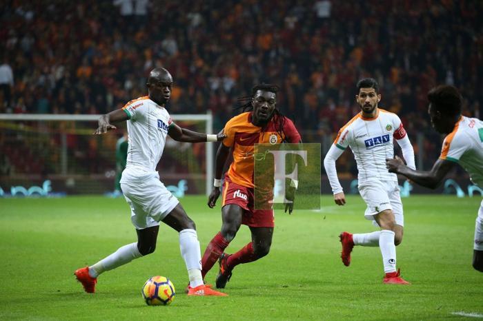 Galatasaraylı taraftarlardan Latoleviciye tepki
