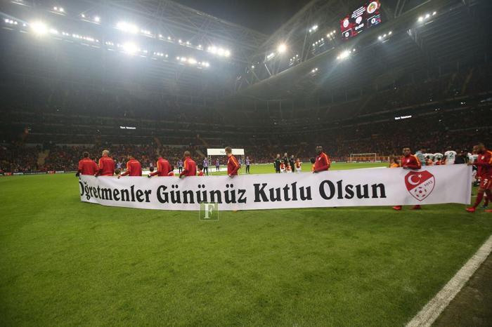 Galatasaraylı taraftarlardan Latoleviciye tepki