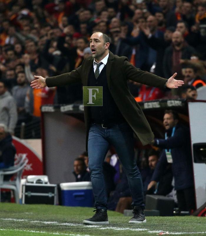 Galatasaraylı taraftarlardan Latoleviciye tepki
