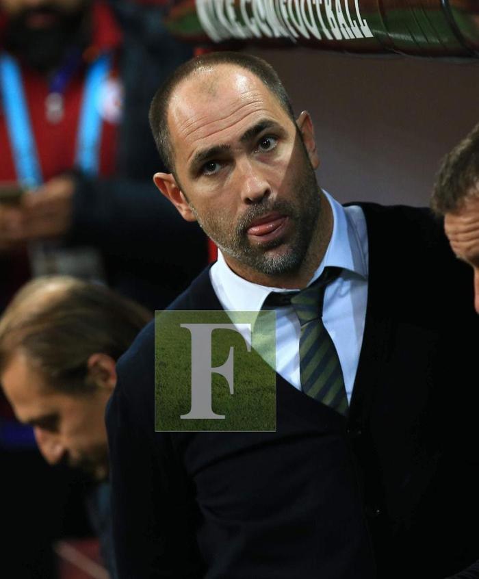 Galatasaraylı taraftarlardan Latoleviciye tepki