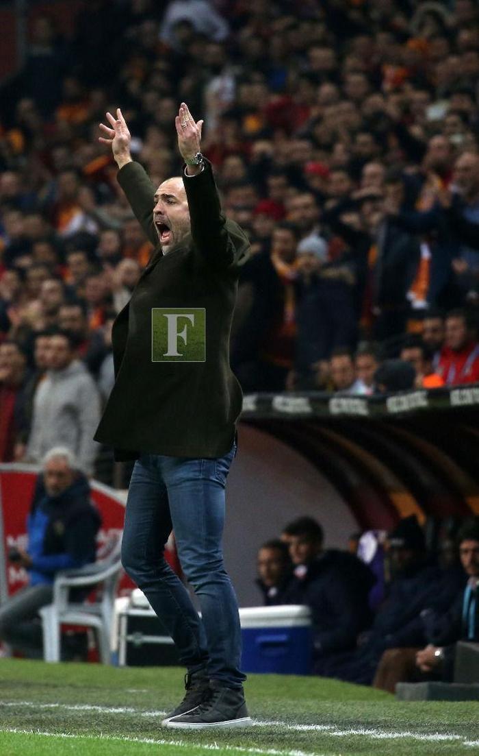 Galatasaraylı taraftarlardan Latoleviciye tepki