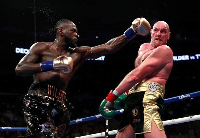 Deontay Wilderla berabere kalan Tyson Furynin yüzü savaş alanı gibi