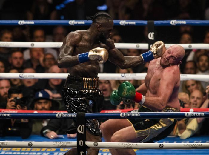 Deontay Wilderla berabere kalan Tyson Furynin yüzü savaş alanı gibi