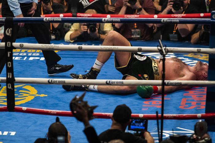 Deontay Wilderla berabere kalan Tyson Furynin yüzü savaş alanı gibi