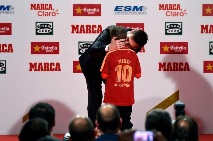 ‘Oğlum baba değil, Messi diyor’