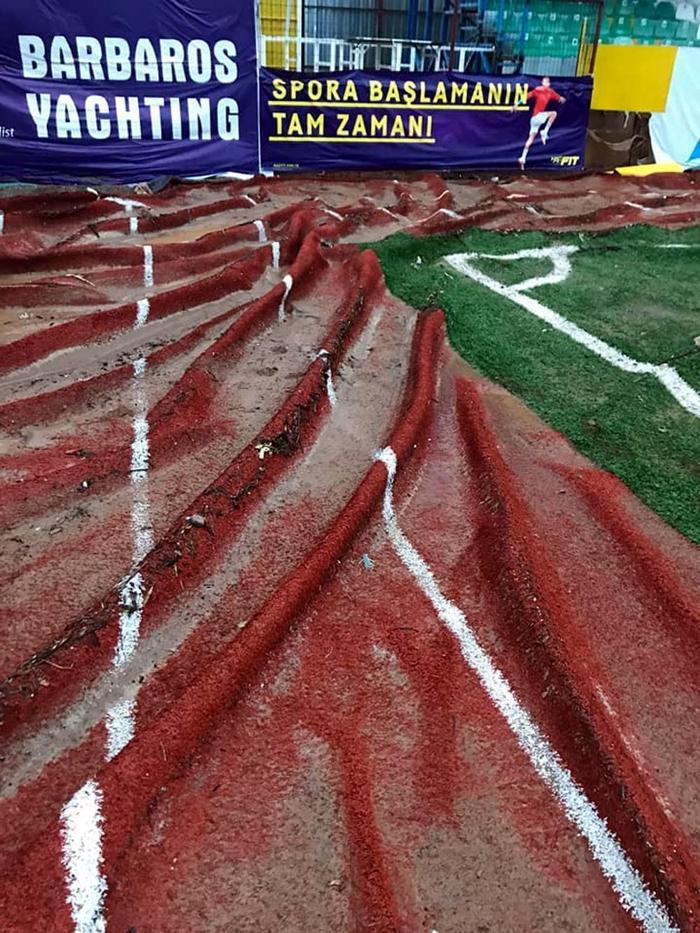 Selden etkilenen Bodrum İlçe Stadı kullanılamaz hale geldi
