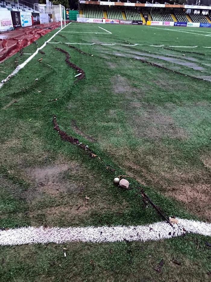 Selden etkilenen Bodrum İlçe Stadı kullanılamaz hale geldi
