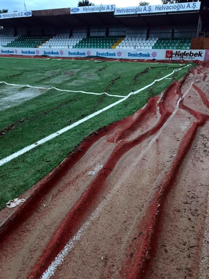 Selden etkilenen Bodrum İlçe Stadı kullanılamaz hale geldi