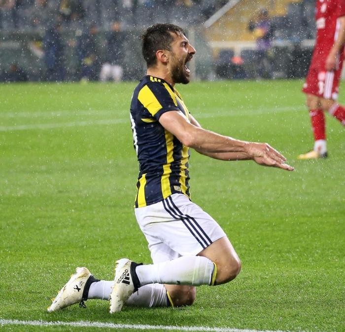 Şener Özbayraklı