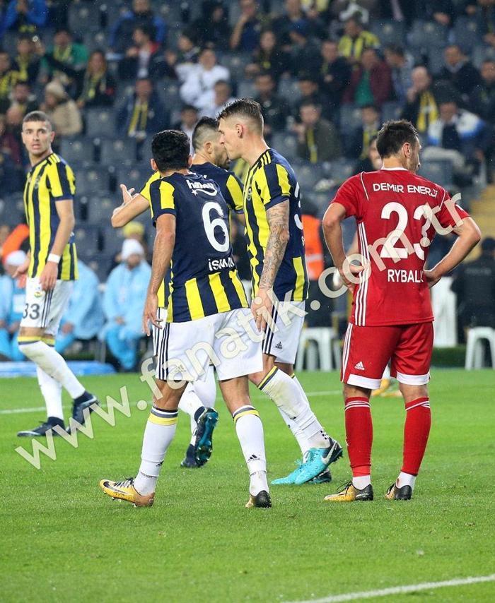 Skrtel ve İsmail Köybaşı arasında gerilim