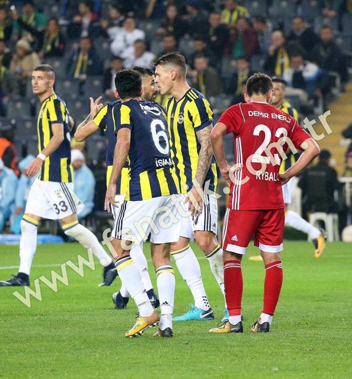 Skrtel ve İsmail Köybaşı arasında gerilim