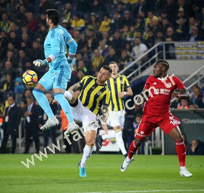 Skrtel ve İsmail Köybaşı arasında gerilim