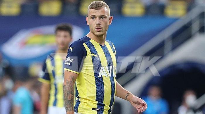 Fenerbahçede yeni transferler tutmadı