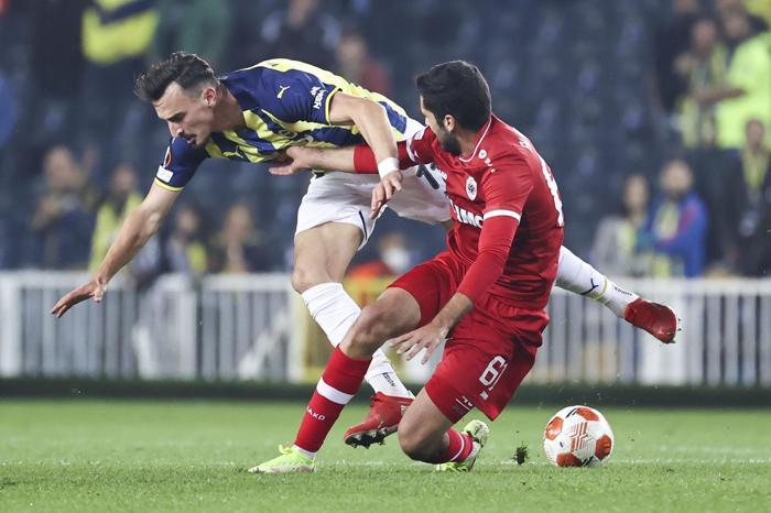 Fenerbahçede yeni transferler tutmadı
