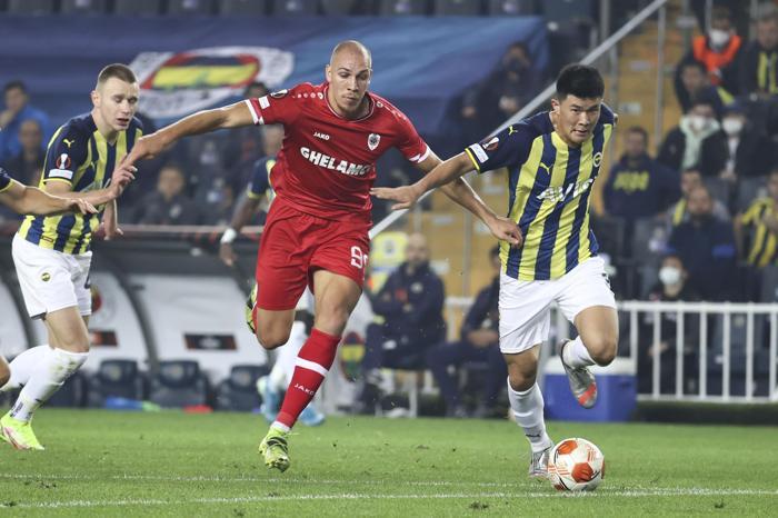 Fenerbahçede yeni transferler tutmadı