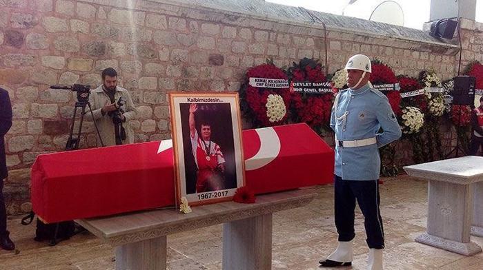 Naim Süleymanoğlu son yolculuğuna uğurlandı