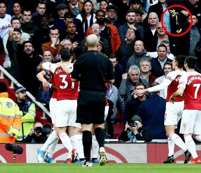 Arsenalın yıldızı Pierre-Emerick Aubameyanga ırkçı saldırı