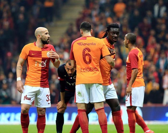 Galatasaray son maçta 4-4-2 oynadı. Bu maça da aynı taktik çıkar mı