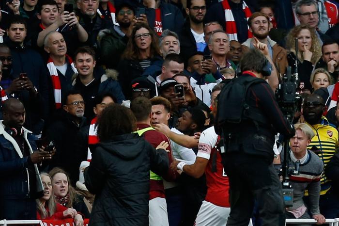 Arsenal-Tottenham maçına çıkan olaylar damga vurdu
