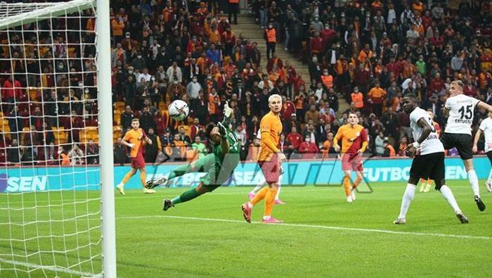 Olimpiu Morutan, Galatasaray taraftarlarını mest etti