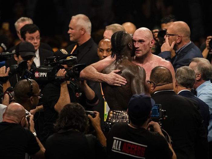 Tyson Fury-Deontay Wilder maçı nefes kesti