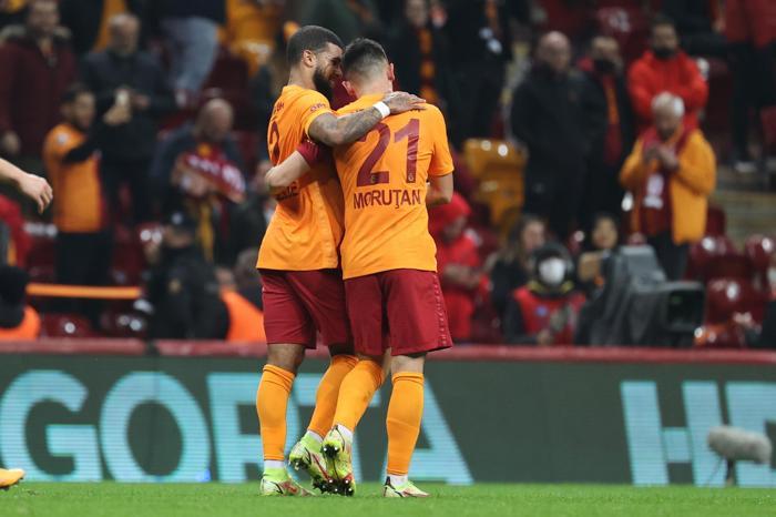 Olimpiu Morutan, Galatasaray taraftarlarını mest etti