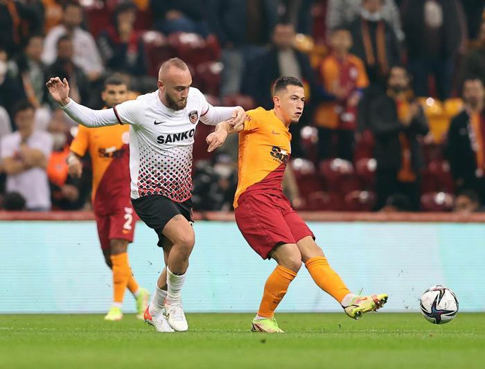 Olimpiu Morutan, Galatasaray taraftarlarını mest etti
