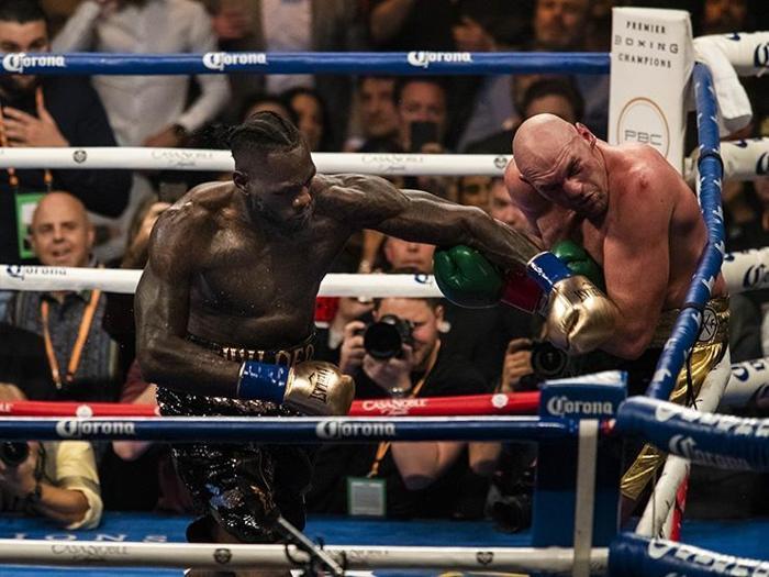 Tyson Fury-Deontay Wilder maçı nefes kesti