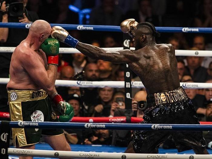 Tyson Fury-Deontay Wilder maçı nefes kesti