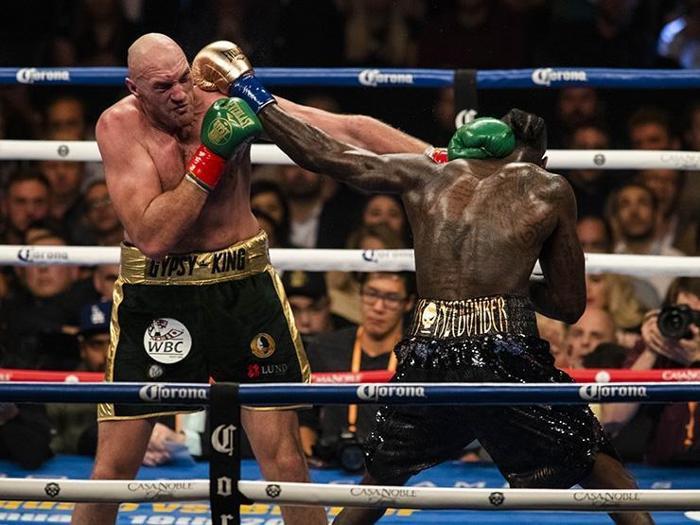 Tyson Fury-Deontay Wilder maçı nefes kesti