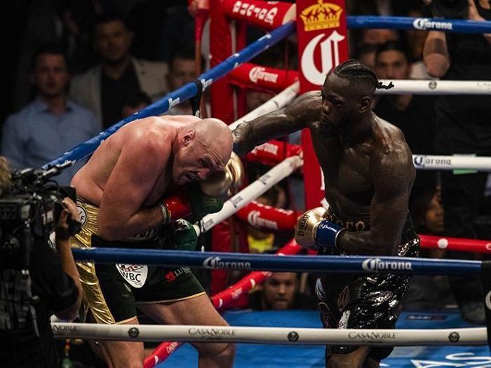 Tyson Fury-Deontay Wilder maçı nefes kesti