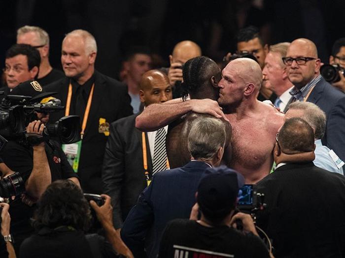 Tyson Fury-Deontay Wilder maçı nefes kesti