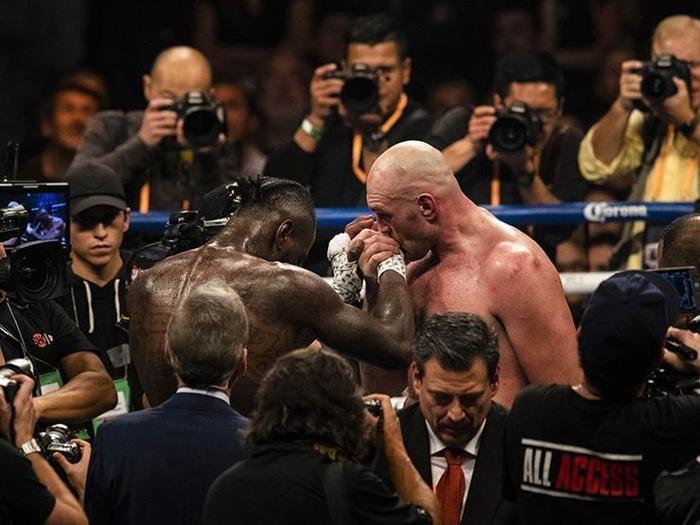 Tyson Fury-Deontay Wilder maçı nefes kesti