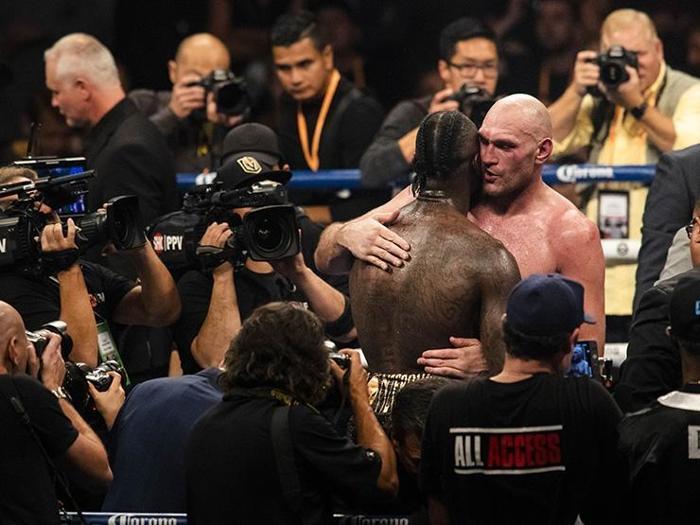 Tyson Fury-Deontay Wilder maçı nefes kesti