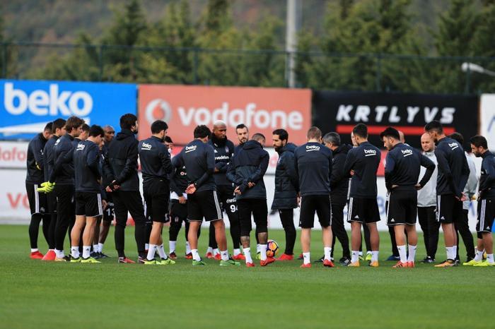 Caner Erkin uzun süre sonra Beşiktaş antrenmanına katıldı