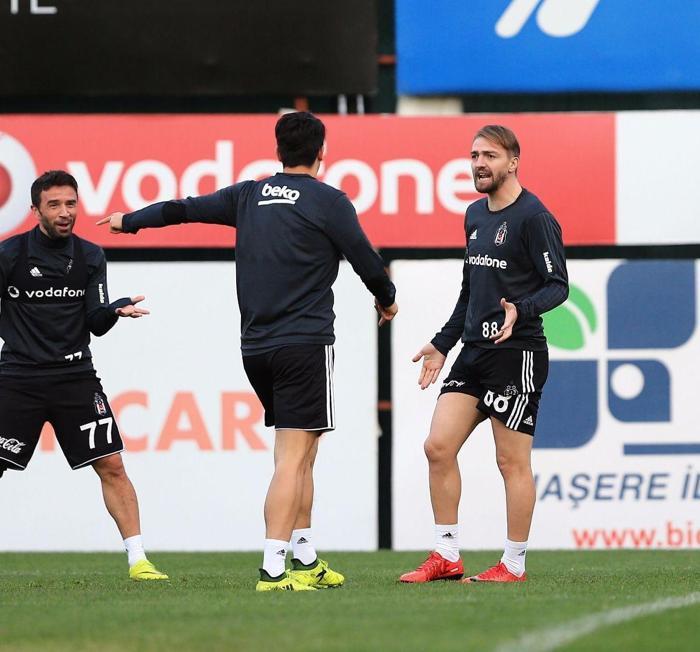 Caner Erkin uzun süre sonra Beşiktaş antrenmanına katıldı
