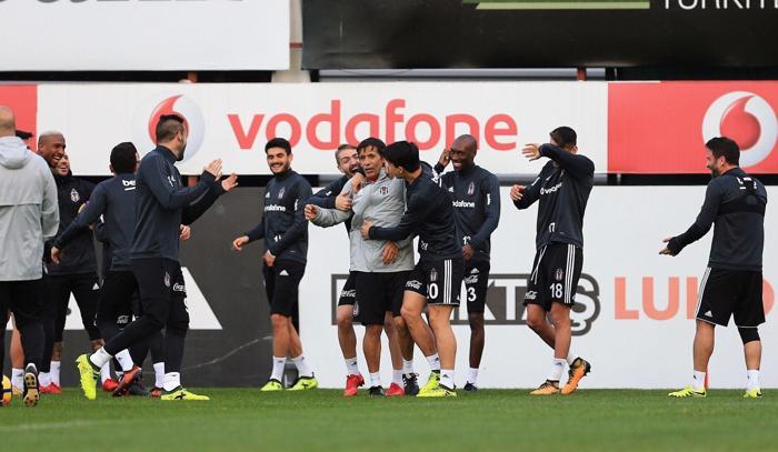 Caner Erkin uzun süre sonra Beşiktaş antrenmanına katıldı