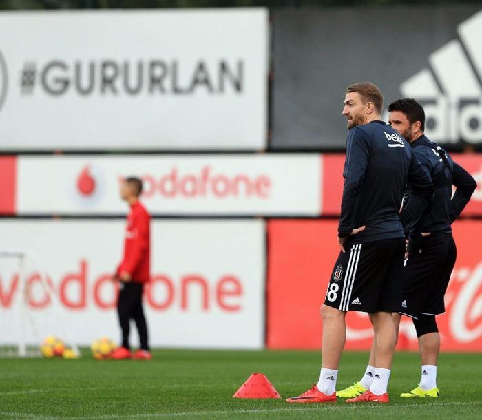 Caner Erkin uzun süre sonra Beşiktaş antrenmanına katıldı