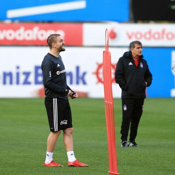 Caner Erkin uzun süre sonra Beşiktaş antrenmanına katıldı
